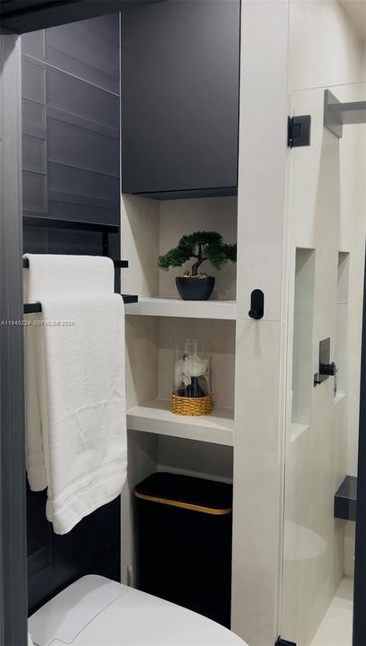 For Rent: $2,400 (2 beds, 1 baths, 650 Square Feet)