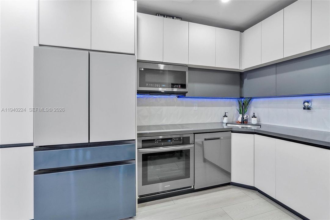 For Rent: $2,400 (2 beds, 1 baths, 650 Square Feet)