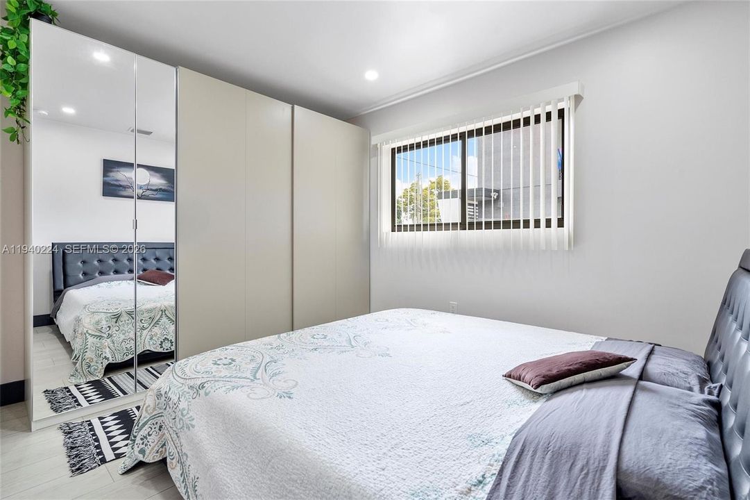 For Rent: $2,400 (2 beds, 1 baths, 650 Square Feet)