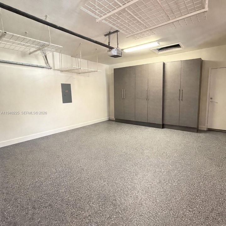 В аренду: $4,000 (5 спален, 3 ванн, 2799 Квадратных фут)