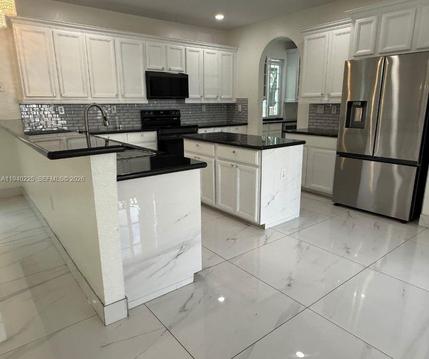 В аренду: $4,000 (5 спален, 3 ванн, 2799 Квадратных фут)