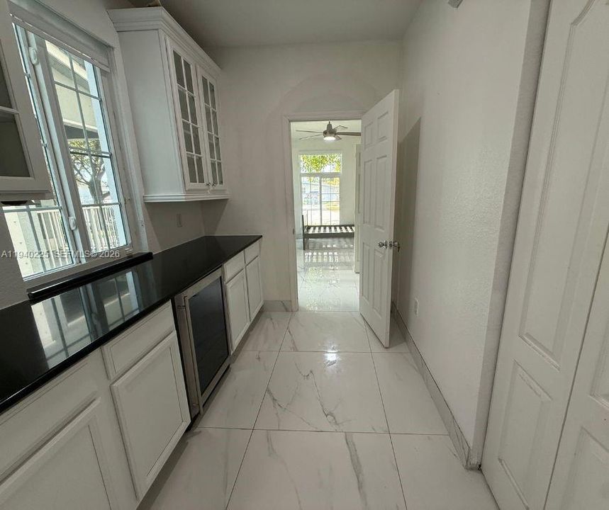 В аренду: $4,000 (5 спален, 3 ванн, 2799 Квадратных фут)