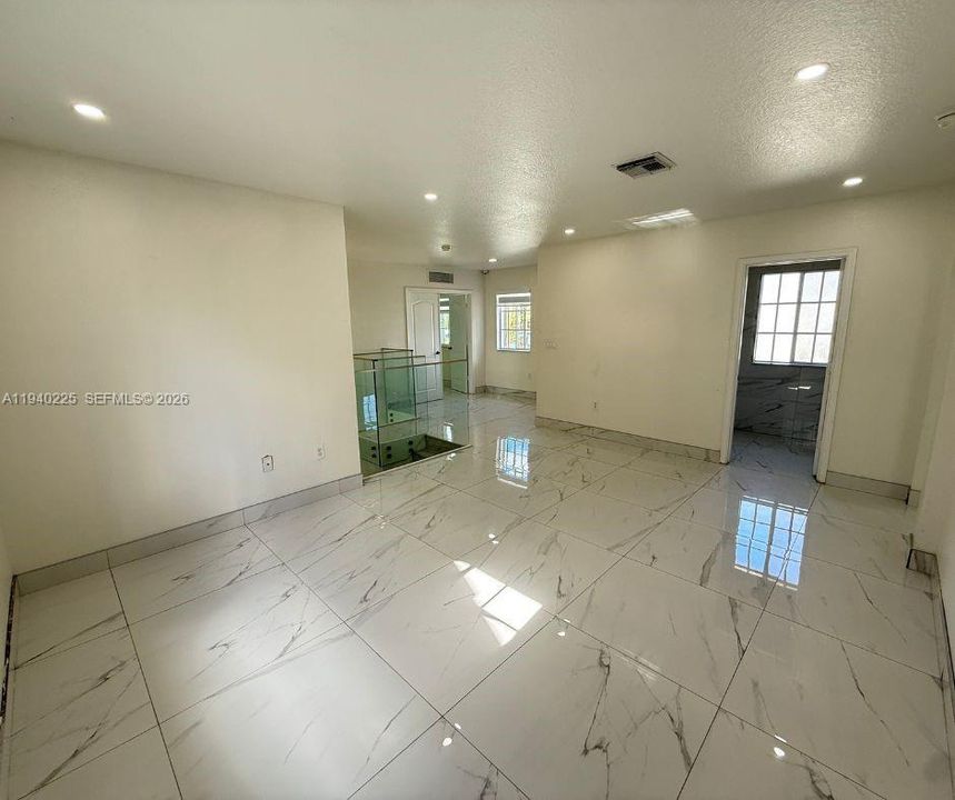 В аренду: $4,000 (5 спален, 3 ванн, 2799 Квадратных фут)