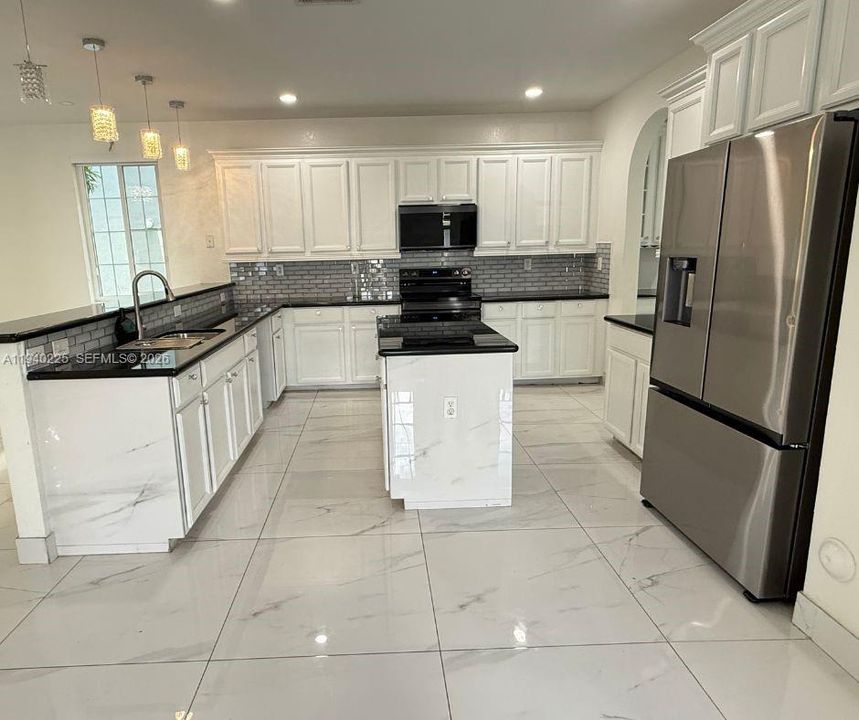 В аренду: $4,000 (5 спален, 3 ванн, 2799 Квадратных фут)