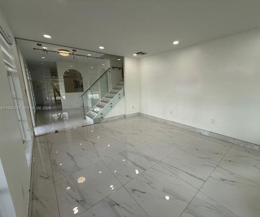 В аренду: $4,000 (5 спален, 3 ванн, 2799 Квадратных фут)