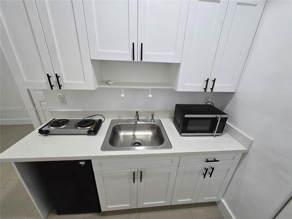 出租: $1,200 (1 贝兹, 1 浴室, 400 平方英尺)