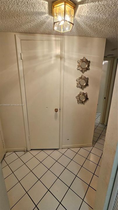 На продажу: $85,000 (1 спален, 1 ванн, 680 Квадратных фут)