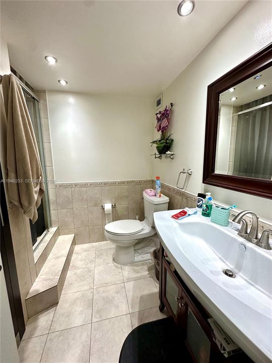 出租: $3,000 (1 贝兹, 2 浴室, 960 平方英尺)