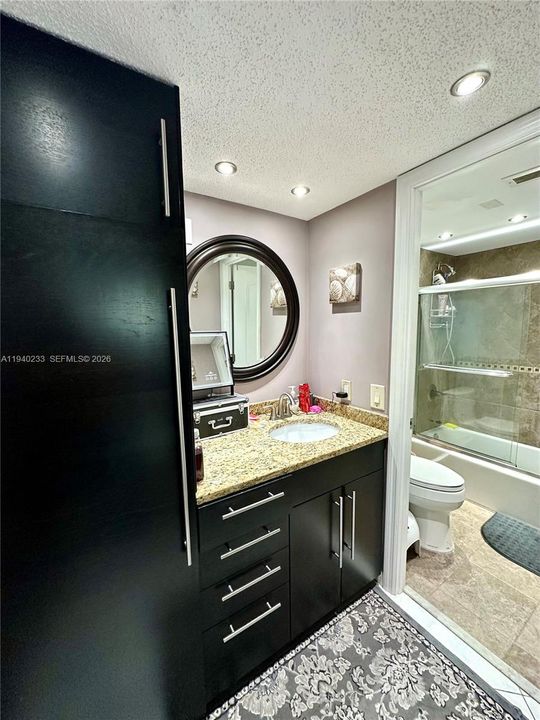 出租: $3,000 (1 贝兹, 2 浴室, 960 平方英尺)