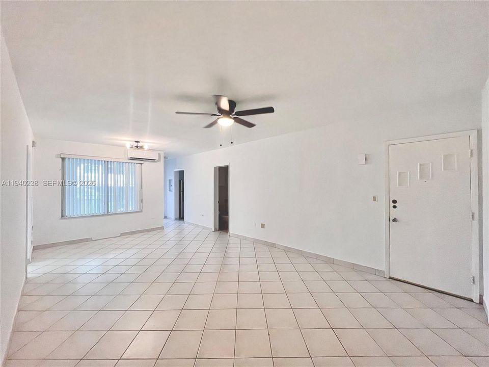 出租: $2,150 (1 贝兹, 2 浴室, 745 平方英尺)