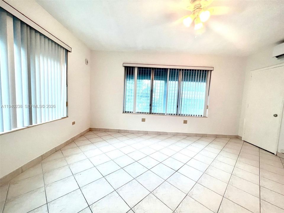 出租: $2,150 (1 贝兹, 2 浴室, 745 平方英尺)