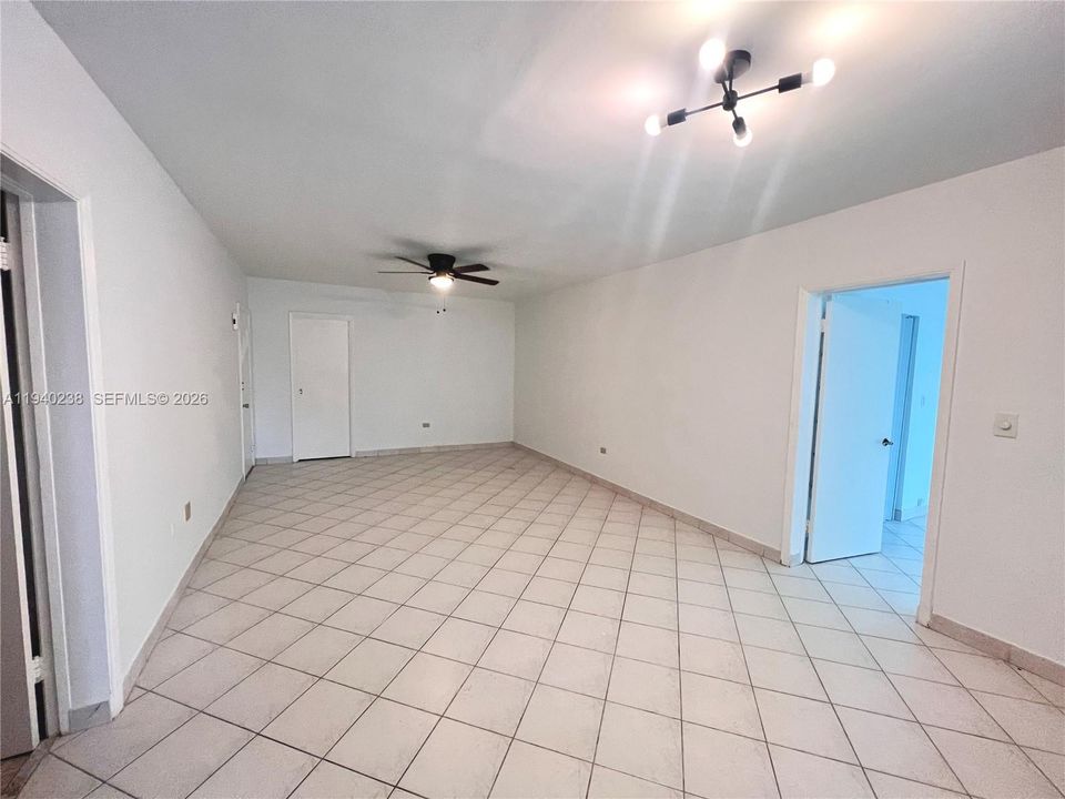 出租: $2,150 (1 贝兹, 2 浴室, 745 平方英尺)