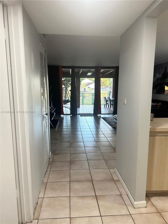 For Sale: $439,000 (2 beds, 2 baths, 982 Square Feet)