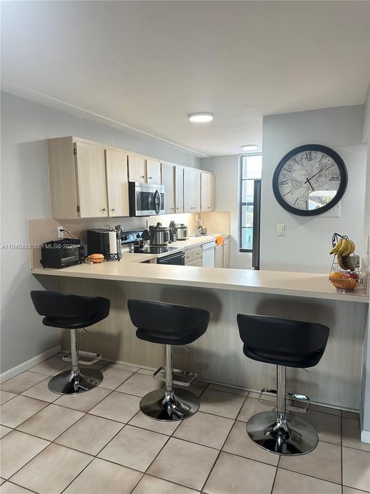 For Sale: $439,000 (2 beds, 2 baths, 982 Square Feet)