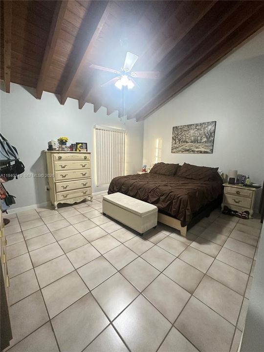 For Sale: $439,000 (2 beds, 2 baths, 982 Square Feet)