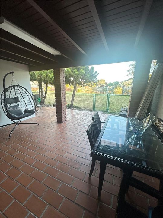 For Sale: $439,000 (2 beds, 2 baths, 982 Square Feet)