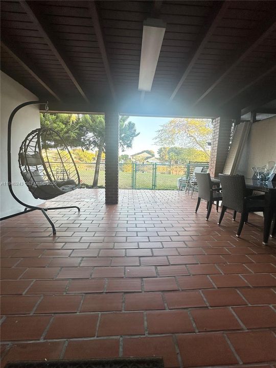 For Sale: $439,000 (2 beds, 2 baths, 982 Square Feet)