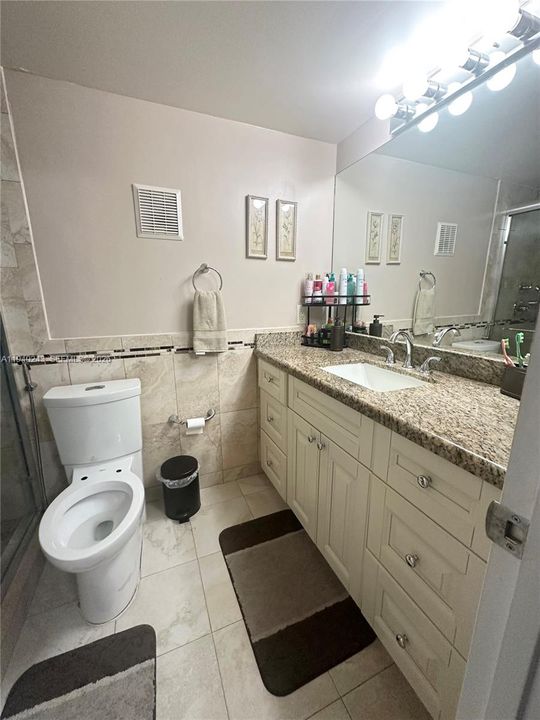 For Sale: $439,000 (2 beds, 2 baths, 982 Square Feet)