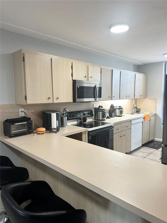 For Sale: $439,000 (2 beds, 2 baths, 982 Square Feet)