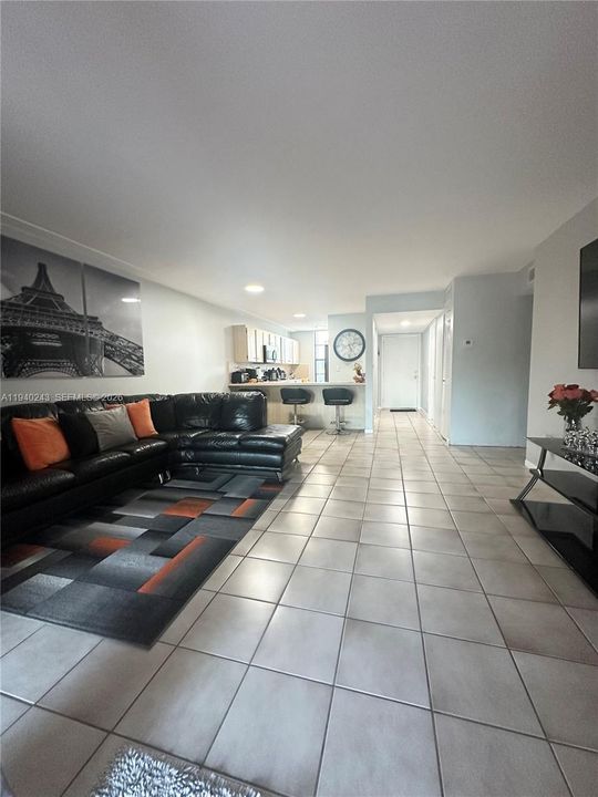 For Sale: $439,000 (2 beds, 2 baths, 982 Square Feet)