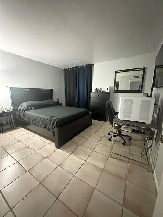 For Sale: $439,000 (2 beds, 2 baths, 982 Square Feet)