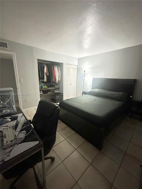 For Sale: $439,000 (2 beds, 2 baths, 982 Square Feet)