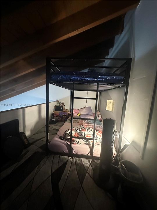 For Sale: $439,000 (2 beds, 2 baths, 982 Square Feet)