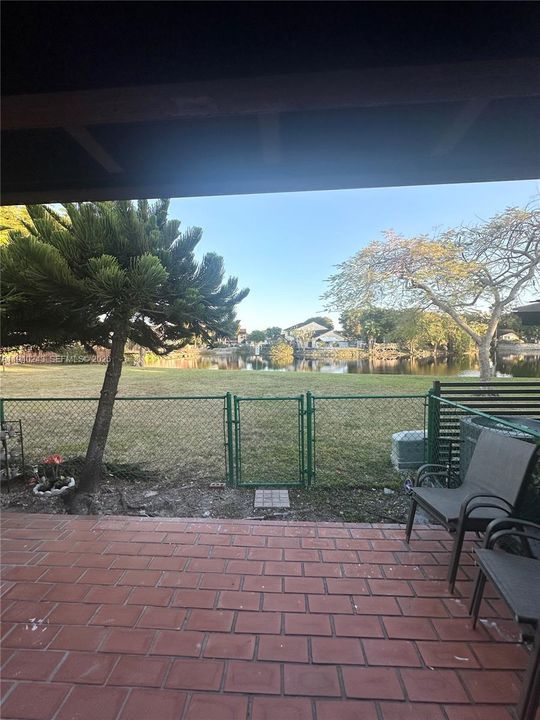 For Sale: $439,000 (2 beds, 2 baths, 982 Square Feet)