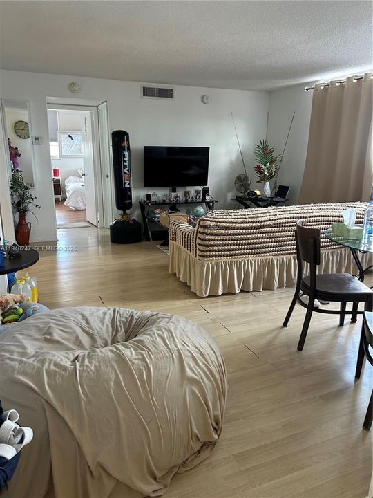 En Venta: $180,000 (1 camas, 1 baños, 934 Pies cuadrados)