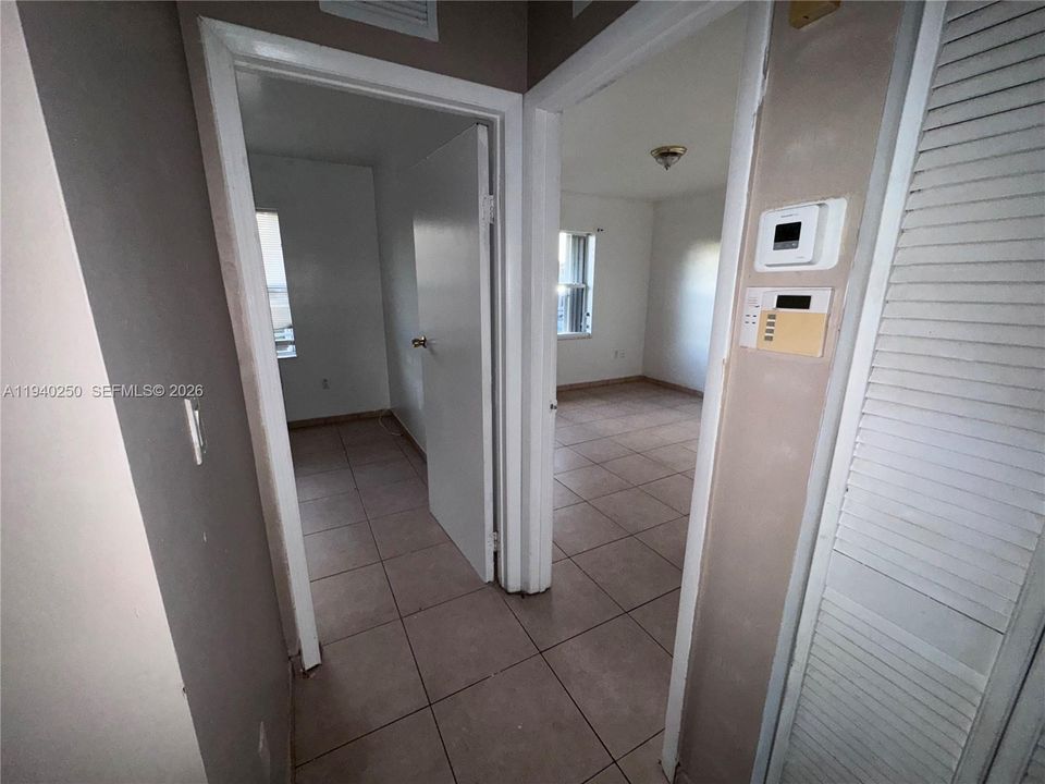 For Rent: $2,200 (2 beds, 1 baths, 3427 Square Feet)