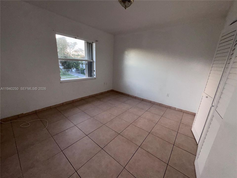 For Rent: $2,200 (2 beds, 1 baths, 3427 Square Feet)