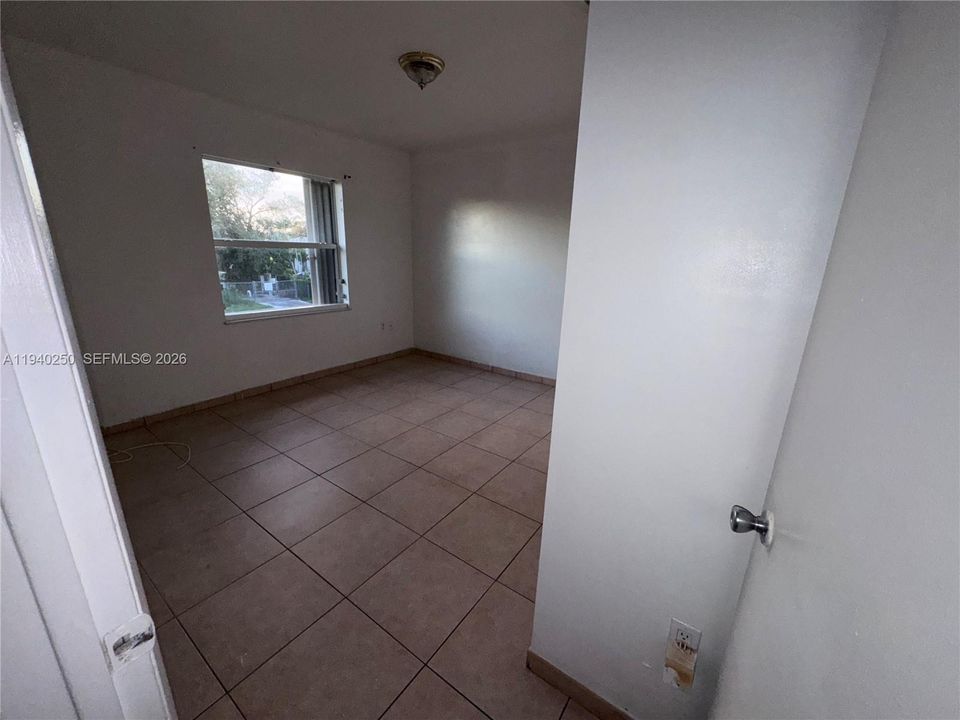 For Rent: $2,200 (2 beds, 1 baths, 3427 Square Feet)
