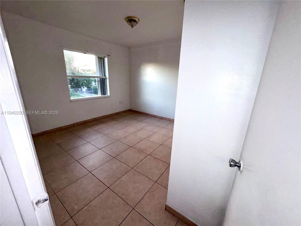 For Rent: $2,200 (2 beds, 1 baths, 3427 Square Feet)