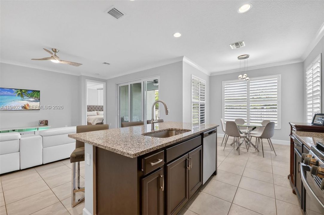 待售: $415,000 (2 贝兹, 2 浴室, 1599 平方英尺)