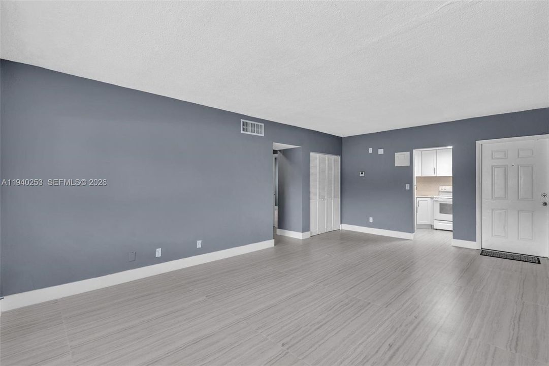 For Rent: $1,895 (2 beds, 2 baths, 939 Square Feet)