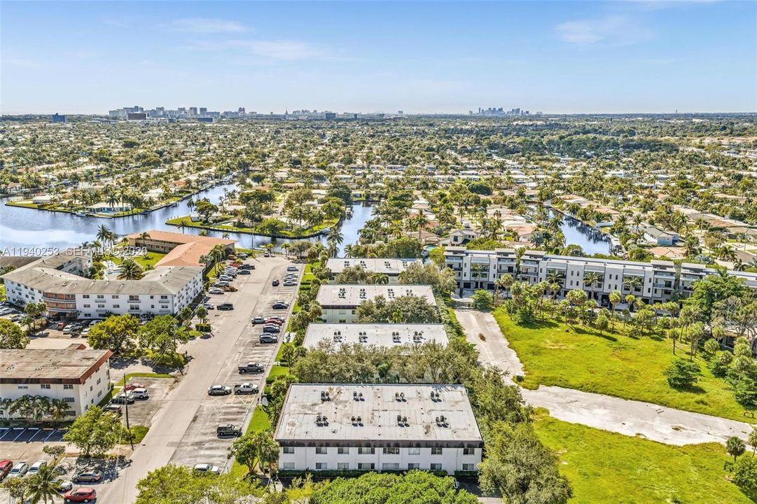 For Rent: $1,895 (2 beds, 2 baths, 939 Square Feet)