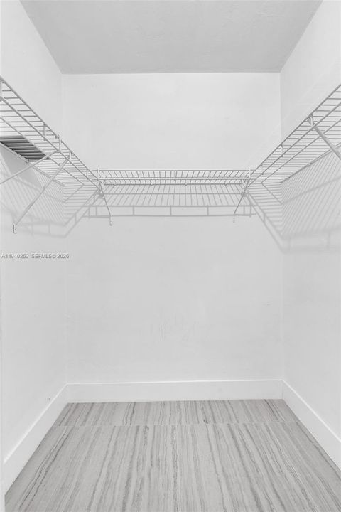 For Rent: $1,895 (2 beds, 2 baths, 939 Square Feet)