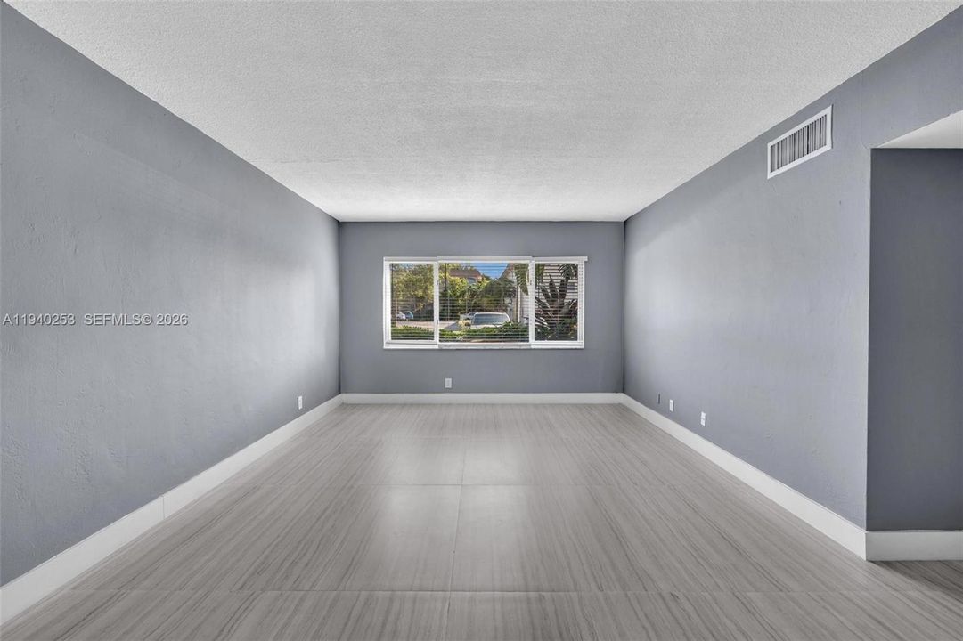 For Rent: $1,895 (2 beds, 2 baths, 939 Square Feet)