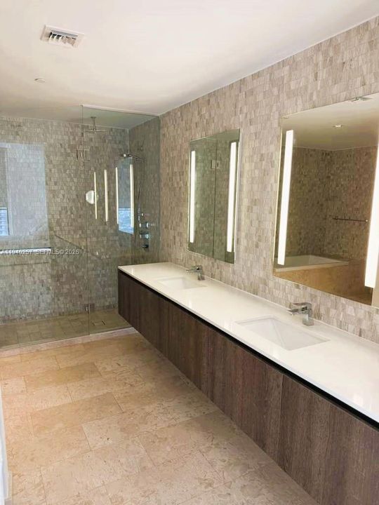 For Rent: $6,450 (2 beds, 2 baths, 1208 Square Feet)