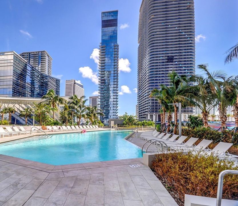 For Rent: $6,450 (2 beds, 2 baths, 1208 Square Feet)