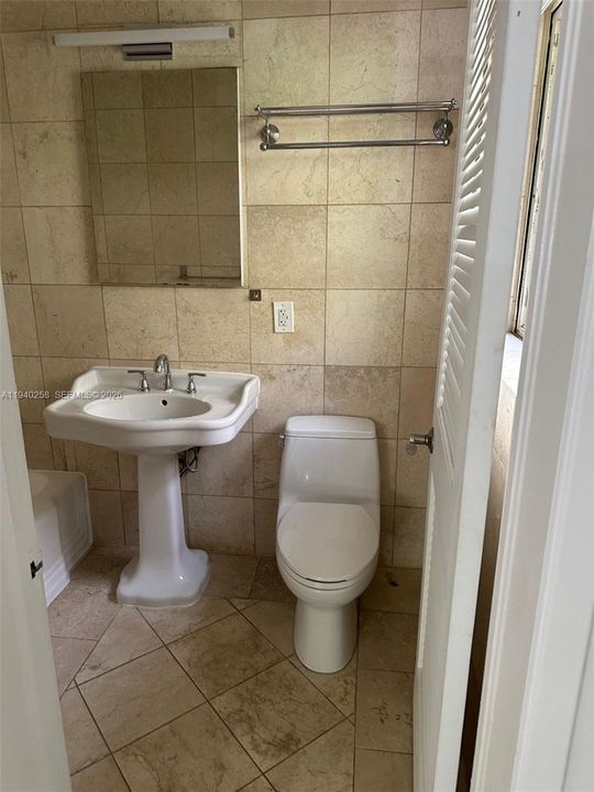 For Rent: $3,200 (2 beds, 2 baths, 1110 Square Feet)