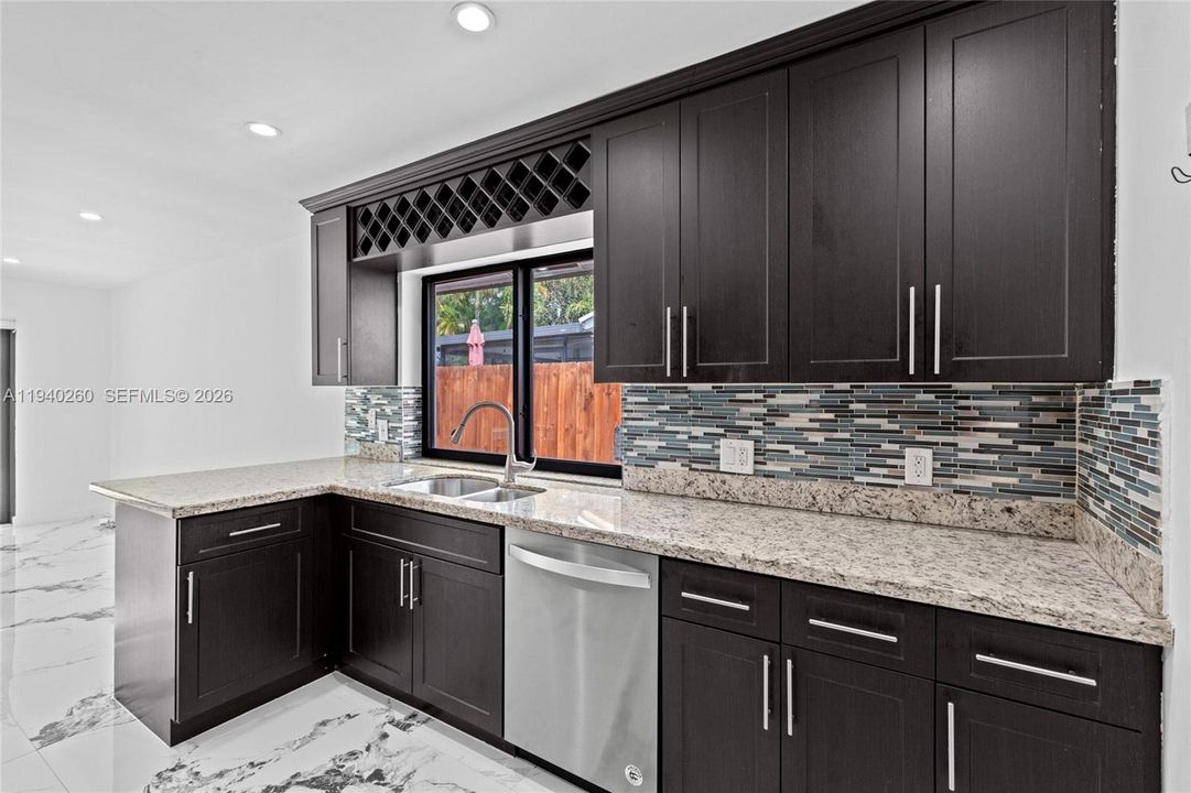 В аренду: $5,500 (3 спален, 2 ванн, 1563 Квадратных фут)