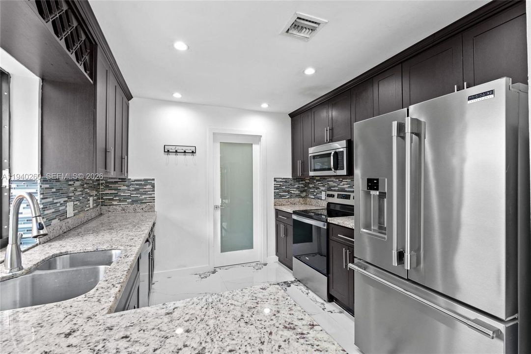 В аренду: $5,500 (3 спален, 2 ванн, 1563 Квадратных фут)