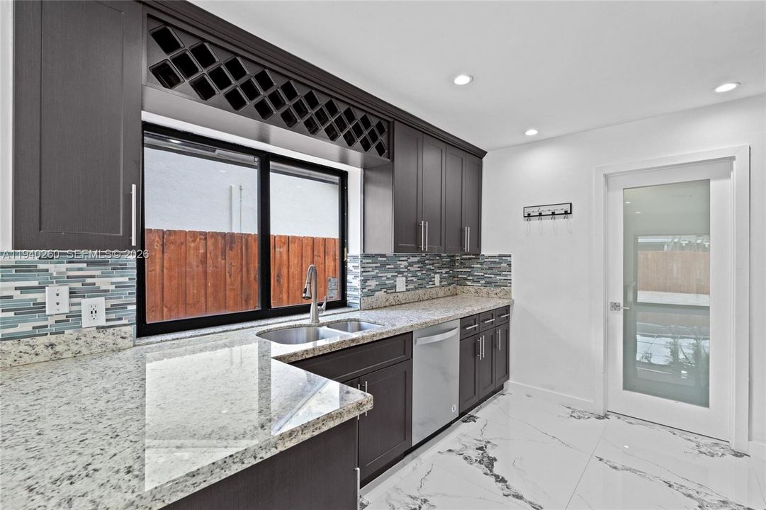 В аренду: $5,500 (3 спален, 2 ванн, 1563 Квадратных фут)