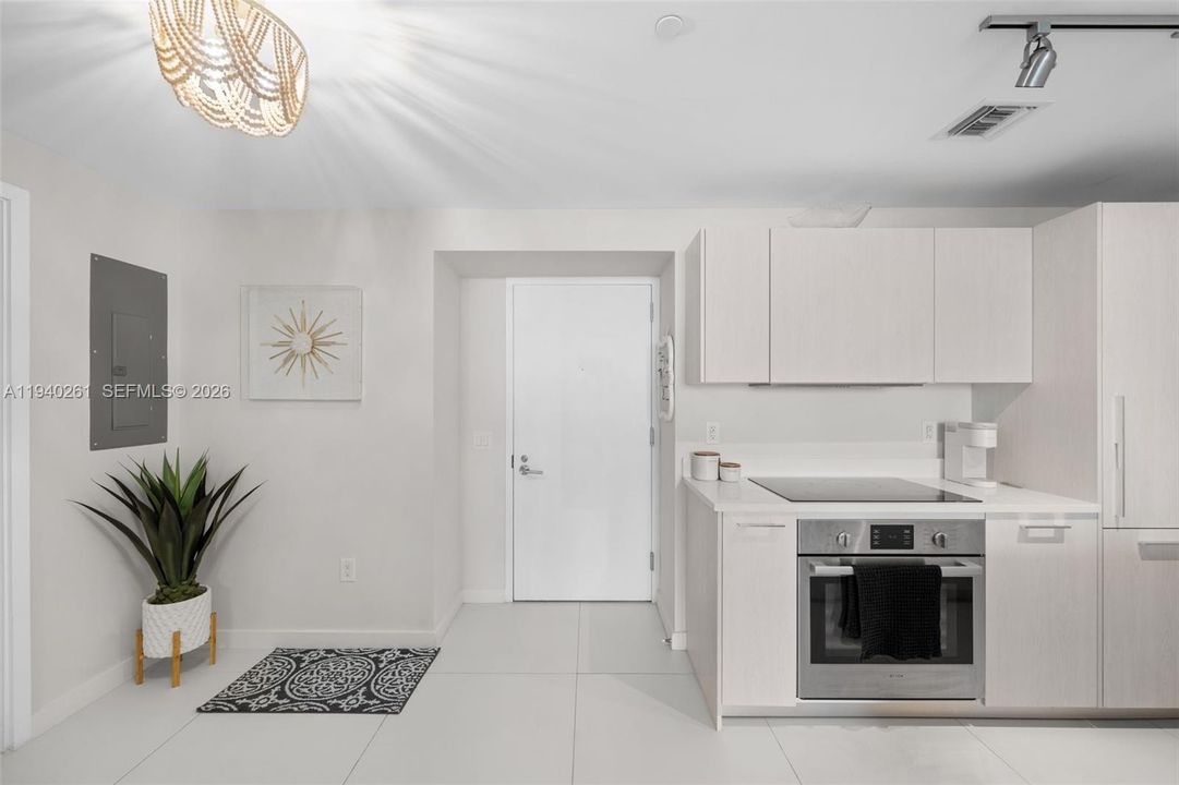 For Rent: $4,000 (1 beds, 1 baths, 662 Square Feet)