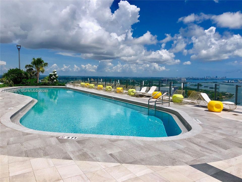 For Rent: $4,000 (1 beds, 1 baths, 662 Square Feet)