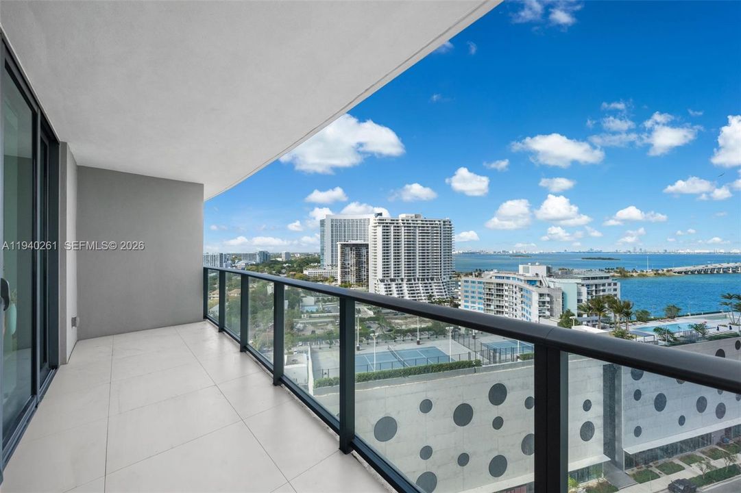 For Rent: $4,000 (1 beds, 1 baths, 662 Square Feet)