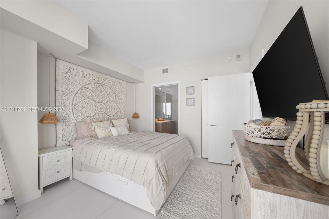 For Rent: $4,000 (1 beds, 1 baths, 662 Square Feet)