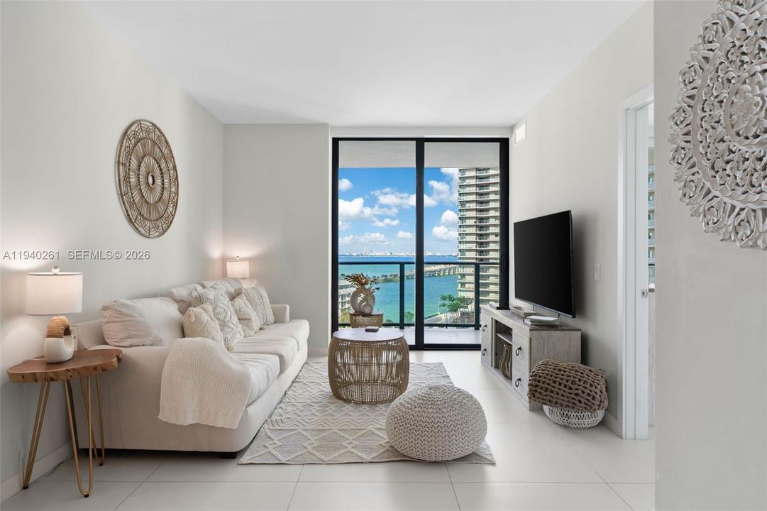 For Rent: $4,000 (1 beds, 1 baths, 662 Square Feet)