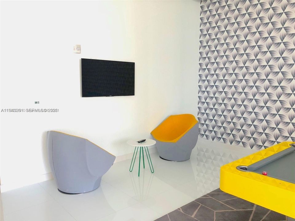 For Rent: $4,000 (1 beds, 1 baths, 662 Square Feet)